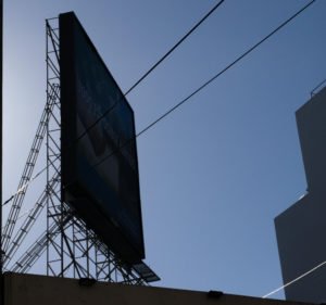 Cartel en edificio