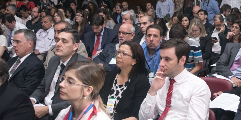 Público presente en el Salón Rojo de la UBA durante la exposición del juez Fernando Juan Lima